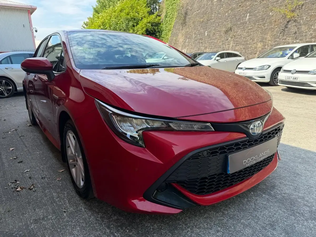 Used Toyota Corolla 122 HP (89 kW) 2019 Red Hatchback