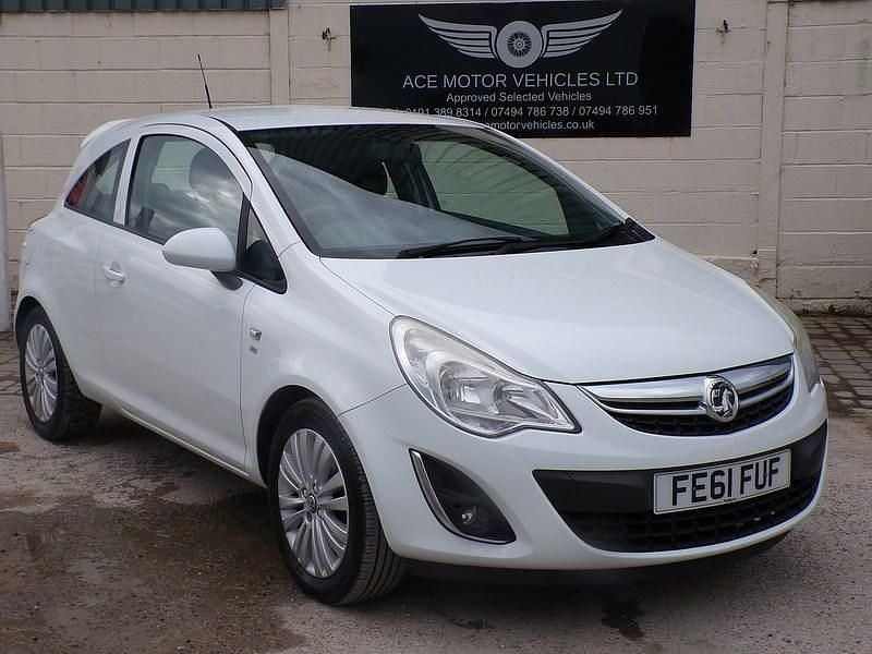 White Used 2011 Vauxhall Corsa Excite Hatchback | £2,999 (Fair price) - Image 1/4