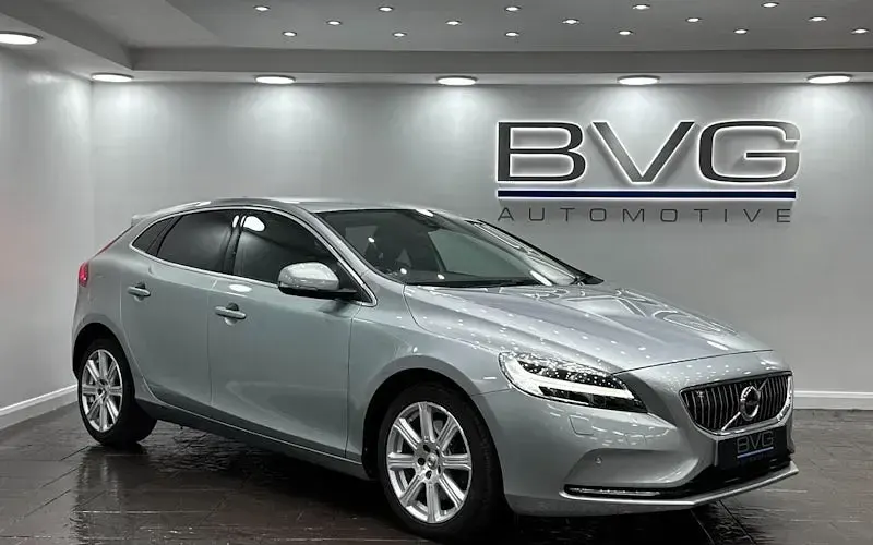 Begagnad Volvo V40 Inscription 150 HK (110 kW) 2019 Halvkombi