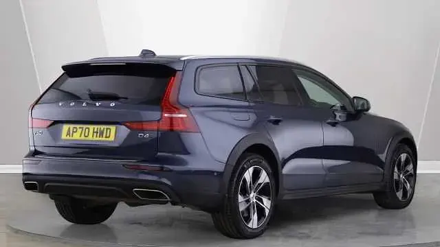 Used Volvo V60 CC Plus 190 HP (139 kW) 2020 Estate