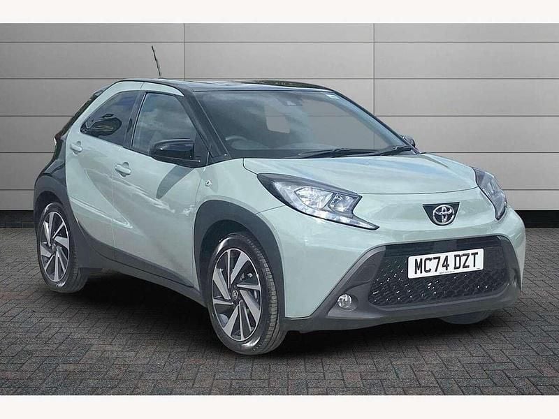 Green Used 2025 Toyota Aygo Hatchback | £15,491 (Fair price) - Image 1/3