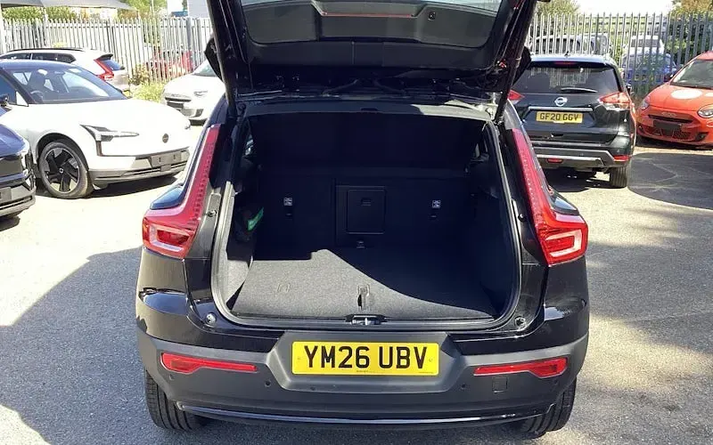 New Volvo XC40 Ultra 163 HP (119 kW) 2027 Black SUV