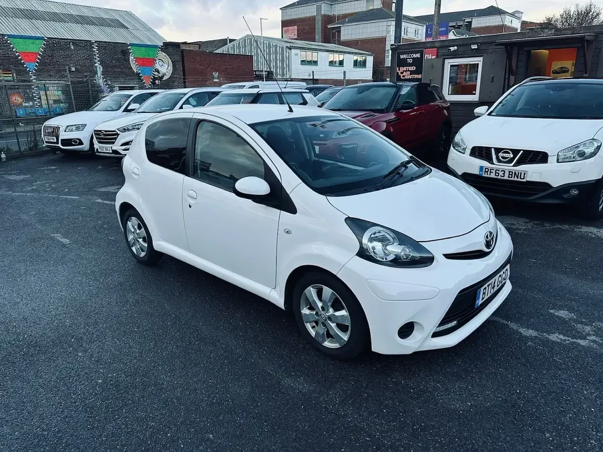 Used Toyota Aygo Style 68 HP (50 kW) 2014 White Hatchback