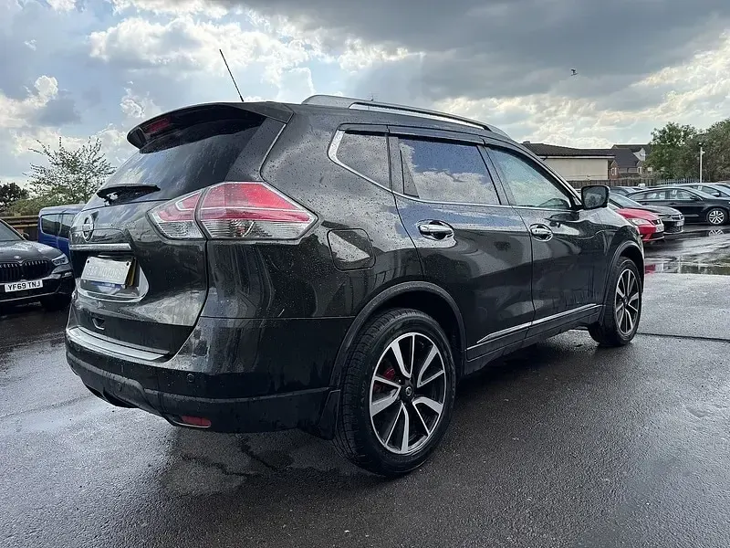 Used Nissan X-Trail Tekna 177 HP (130 kW) 2017 Green SUV