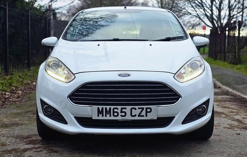 Used Ford Fiesta Zetec 2015 White Hatchback
