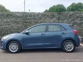 Begagnad Kia Rio 2019 Blå Halvkombi