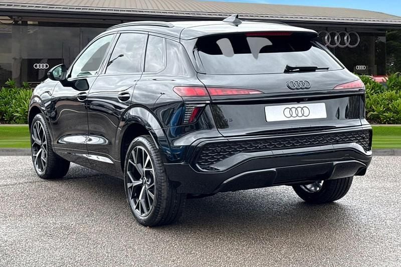 New Audi Q3 Comfort 2026 Black SUV
