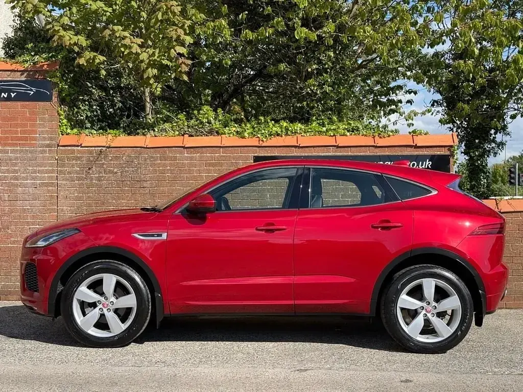 Begagnad Jaguar E-Pace R-Dynamic 150 HK (110 kW) 2018 Röd SUV