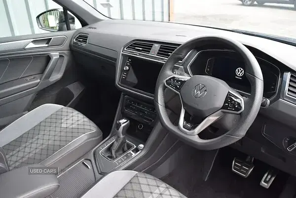 Begagnad VW Tiguan Black Edition 245 HK (180 kW) 2024 Grå SUV