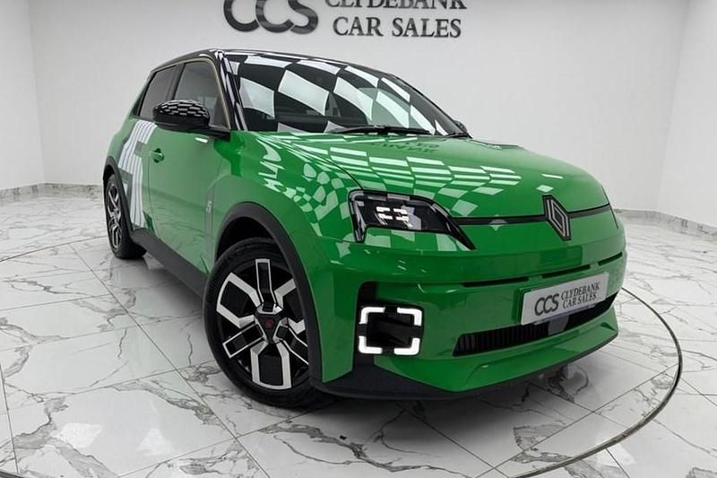 Begagnad Renault 5 E-Tech Komfort 110 kW (150 HK) 2025 Halvkombi