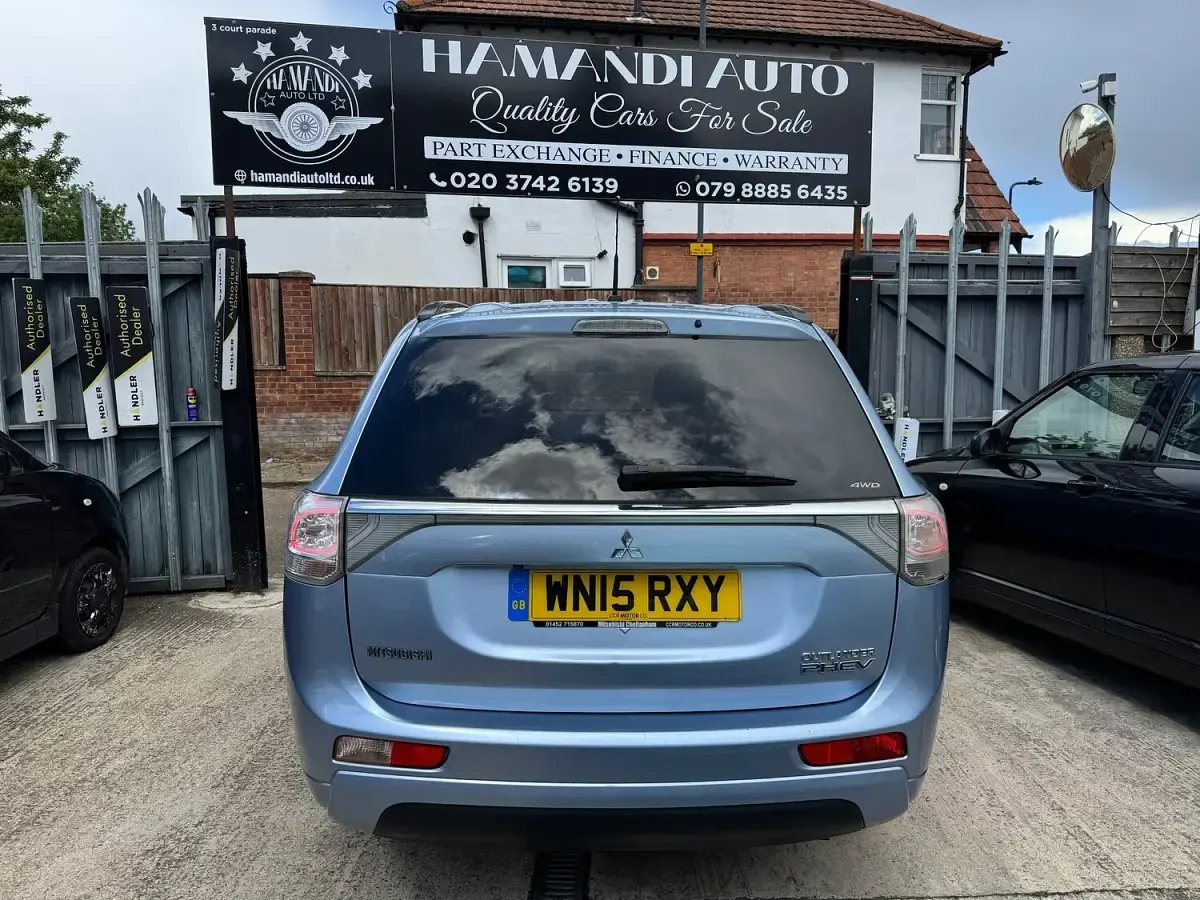 Used Mitsubishi Outlander P-HEV 200 HP (147 kW) 2015 Blue Estate