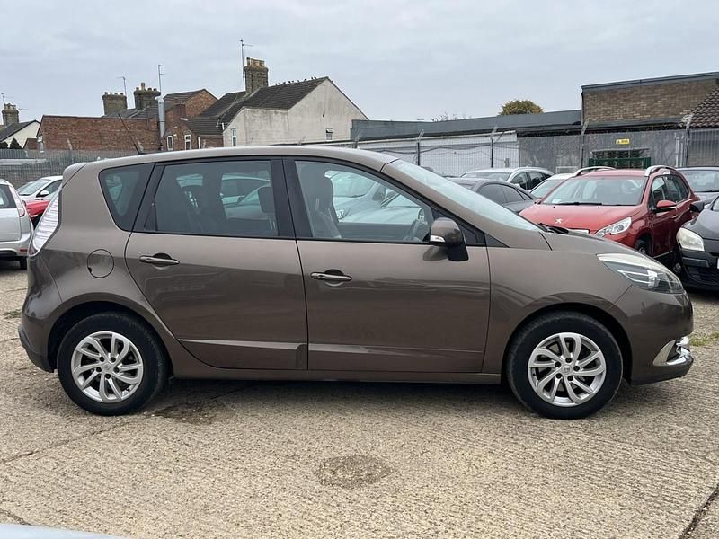 Used Renault Scénic III Dynamique 2014 Bronze MPV