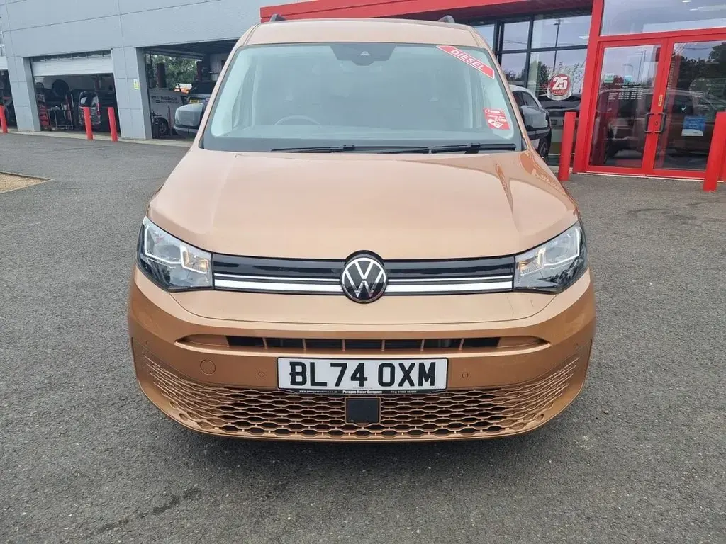 Used VW Caddy Maxi S 122 HP (89 kW) 2024 Bronze MPV