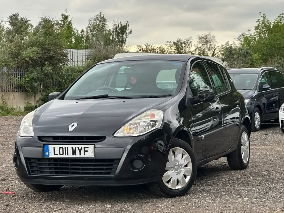 Usado Renault Clio II 75 HP (55 kW) 2011 Preto Citadino