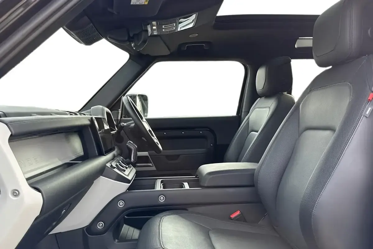 Usado Land Rover Defender HSE Dynamic 2023 Negro SUV