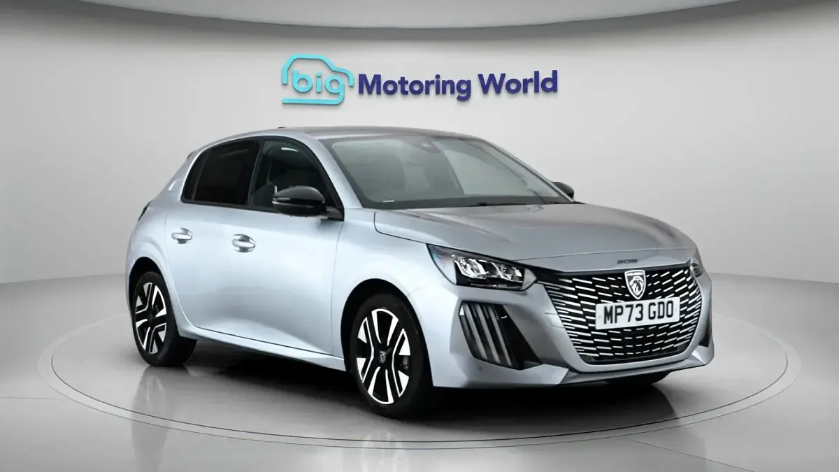 Used Peugeot 208 Allure 101 HP (74 kW) 2024 Hatchback