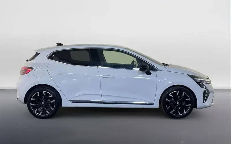 Used Renault Clio Techno 90 HP (66 kW) 2024 White Hatchback