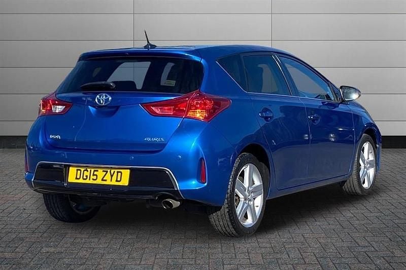 Used Toyota Auris Multidrive S 132 HP (97 kW) 2015 Island blue Hatchback