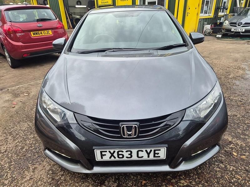 Begagnad Honda Civic ES 142 HK (104 kW) 2013 Grå Halvkombi