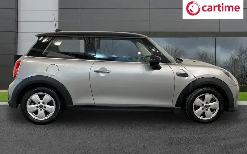 Used Mini Cooper Classic 136 HP (100 kW) 2022 Silver Hatchback