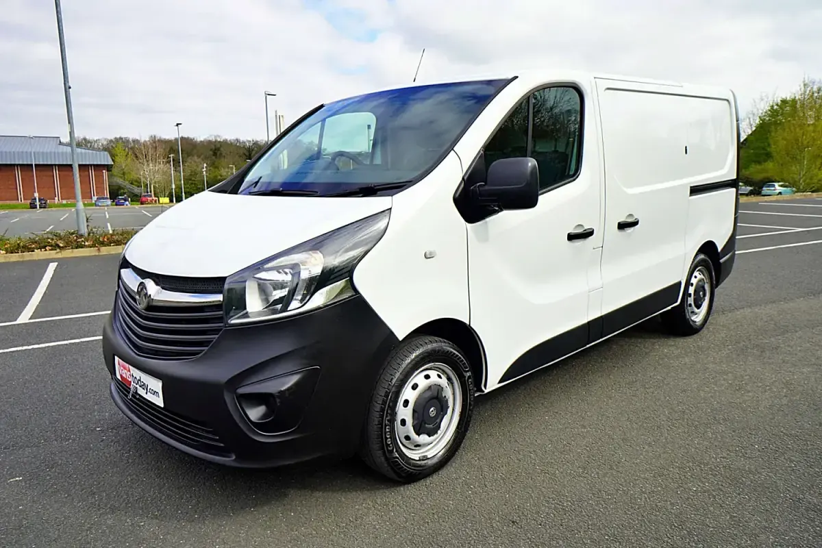 Usado Vauxhall Vivaro S 95 HP (69 kW) 2019 Branco Monovolume
