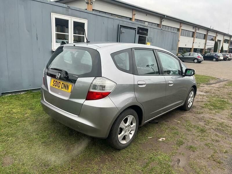 Used Honda Jazz ES 100 HP (73 kW) 2010 Silver Hatchback
