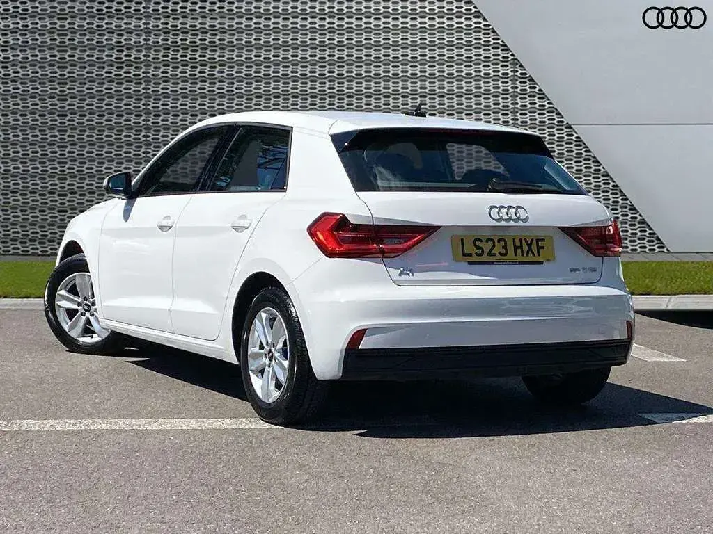 Used Audi A1 Design 94 HP (69 kW) 2023 White SUV