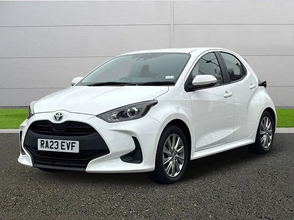 Second-hand Toyota Yaris Hybrid 2023 Alb Hatchback