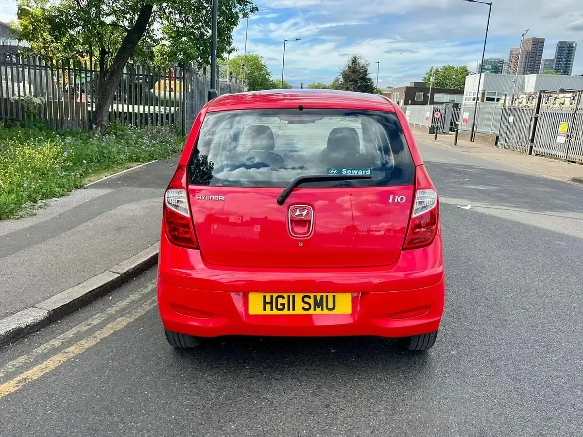 Used Hyundai i10 Classic 2011 Red Hatchback