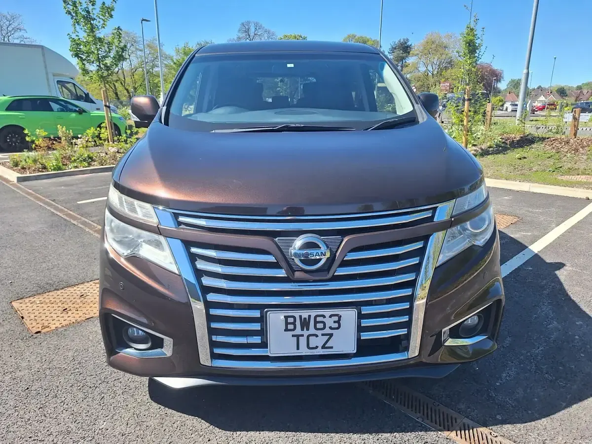 Used Nissan Elgrand 2014 Burgandy MPV