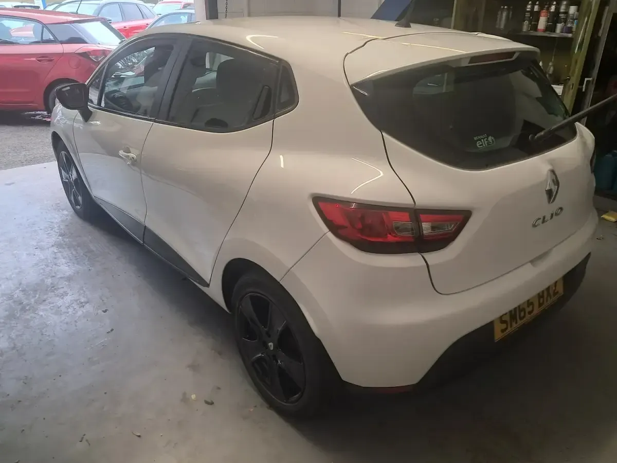 Used Renault Clio Play 2015 White Hatchback