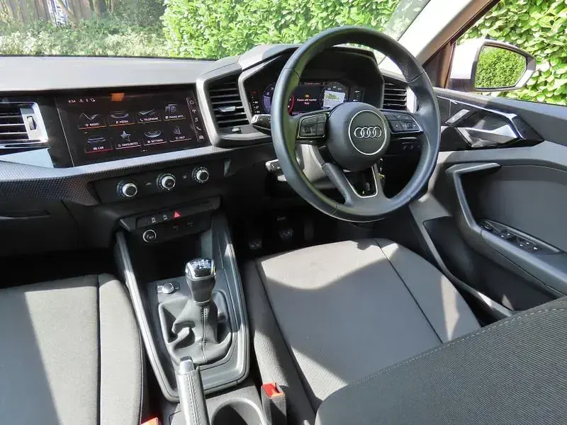 Used Audi A1 Sportback Sport 95 HP (69 kW) 2022 Candy white Hatchback