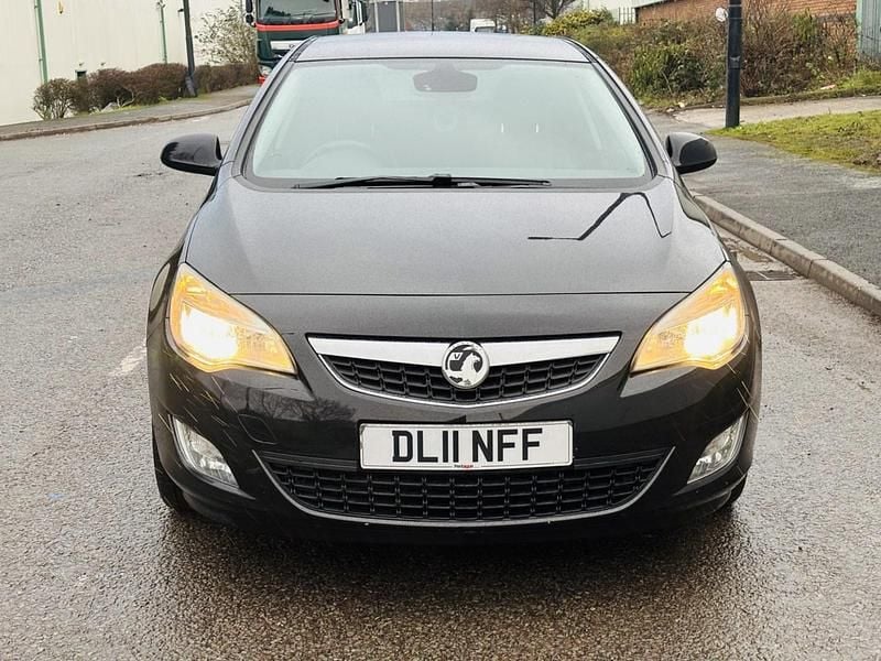 Used Vauxhall Astra Elite 115 HP (84 kW) 2011 Black Hatchback