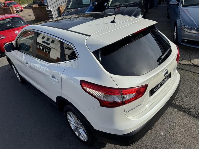 Used Nissan Qashqai Acenta Premium 2014 White SUV