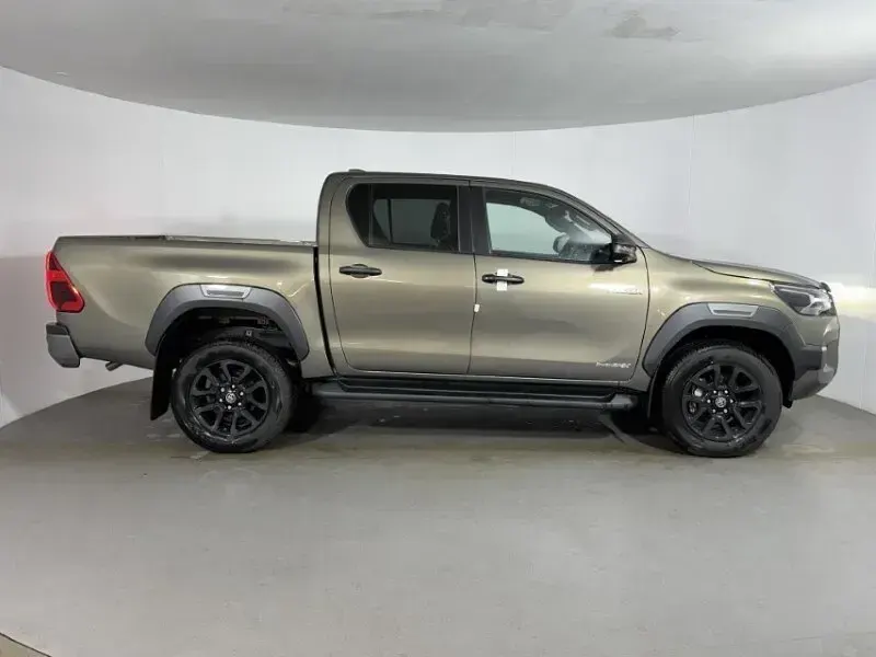 New Toyota HiLux 204 HP (150 kW) 2026 Bronze Pickup