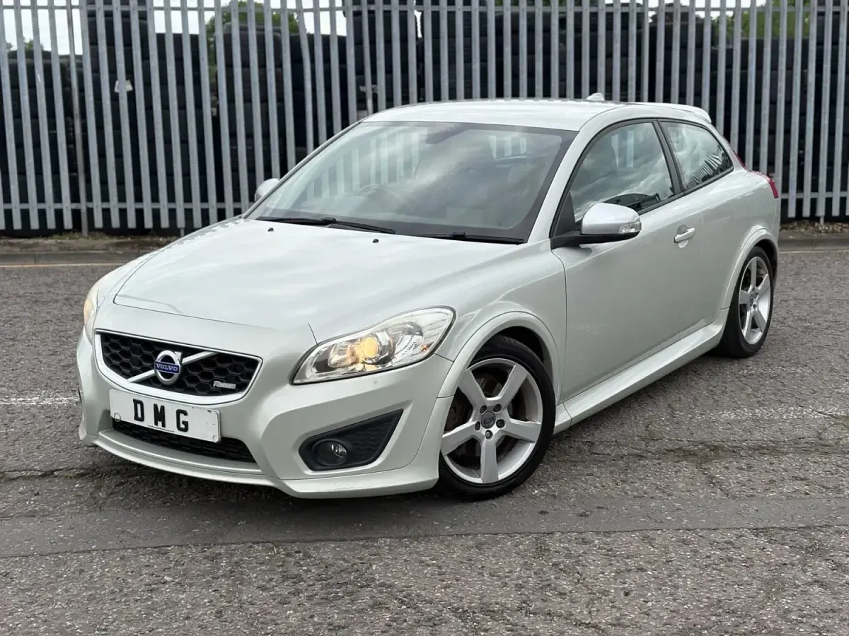 Used Volvo C30 R-Design 150 HP (110 kW) 2011 White Hatchback