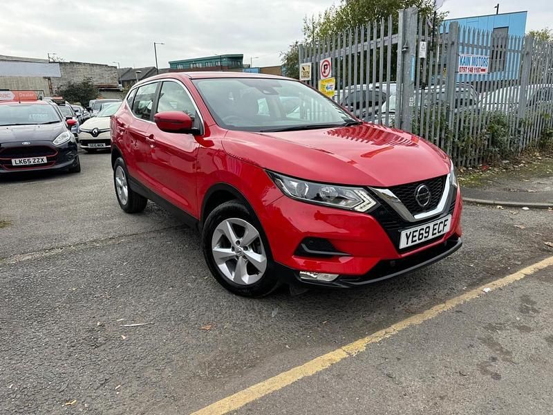 Red Used 2019 Nissan Qashqai Acenta Premium SUV | £6,799 - Image 1/4
