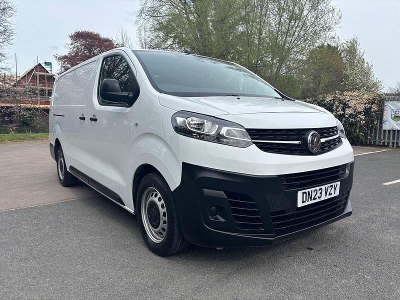 Used Vauxhall Vivaro 100 HP (73 kW) 2023 White MPV