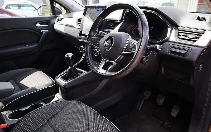 Used Renault Captur Version S 131 HP (96 kW) 2020 Orange/black SUV