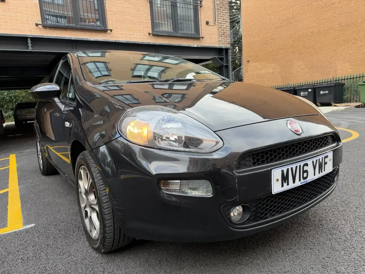 Używany Fiat Punto Easy Plus 2016 Czarny Hatchback