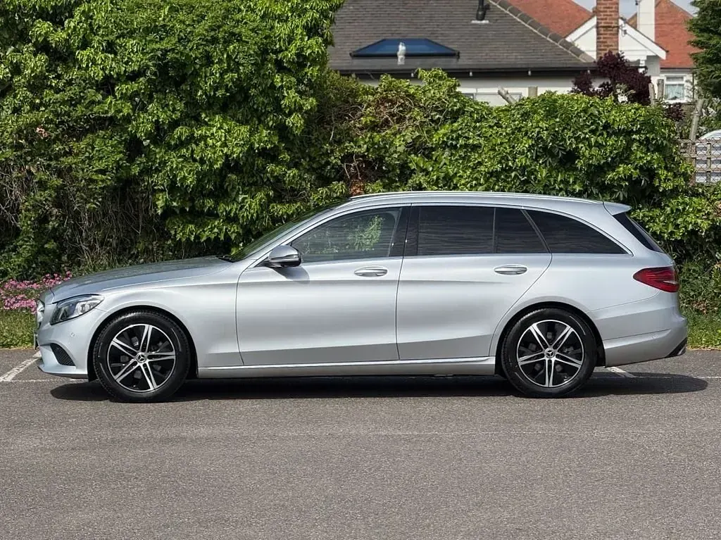 Używany Mercedes C220 Premium Plus 194 KM (142 kW) 2018 Srebrny Kombi