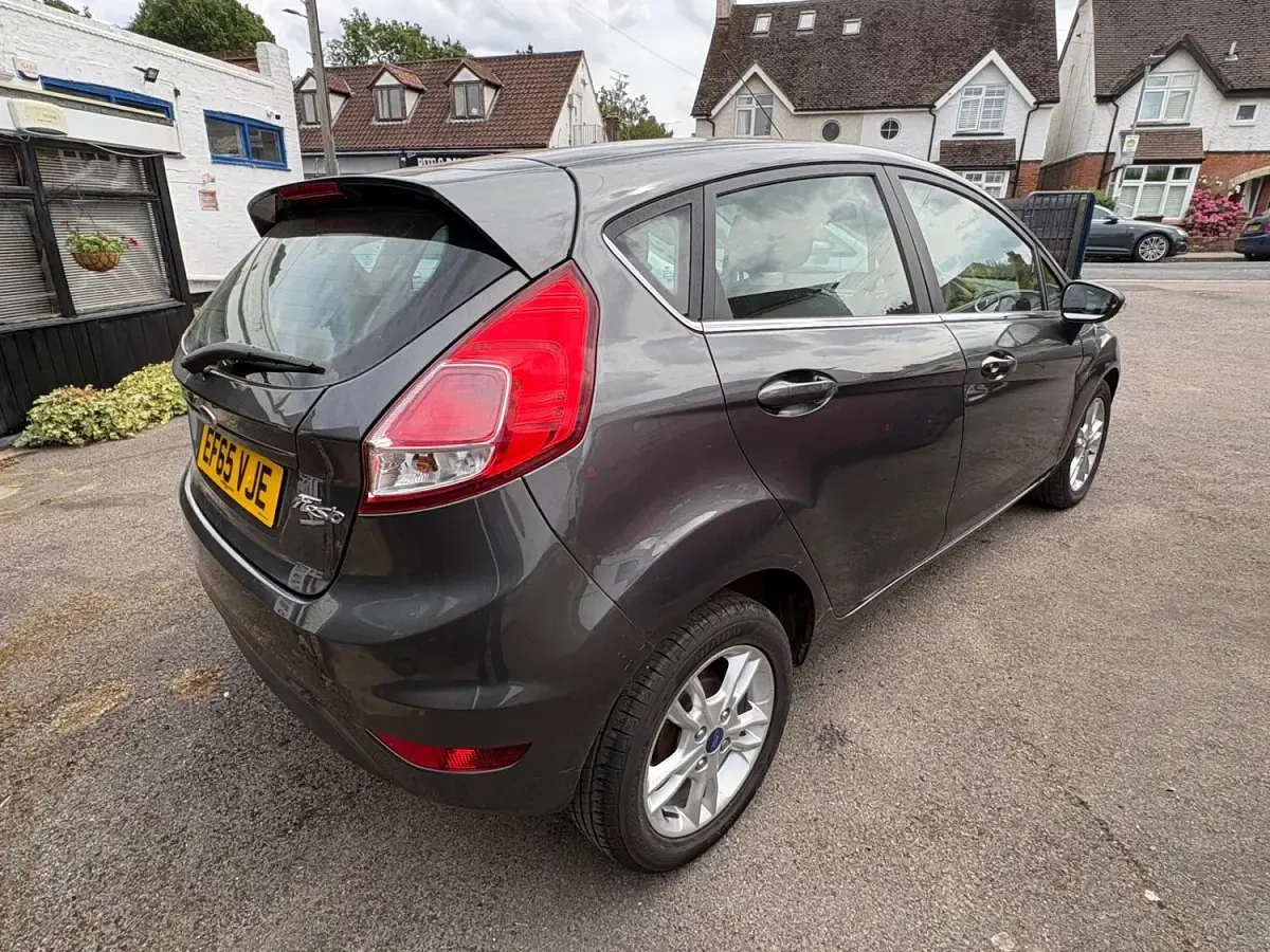 Used Ford Fiesta Zetec 82 HP (60 kW) 2015 Grey Hatchback
