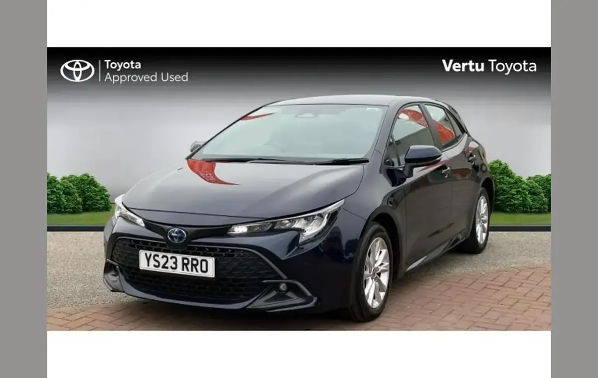 Used Toyota Corolla 140 HP (102 kW) 2023 Blue Hatchback