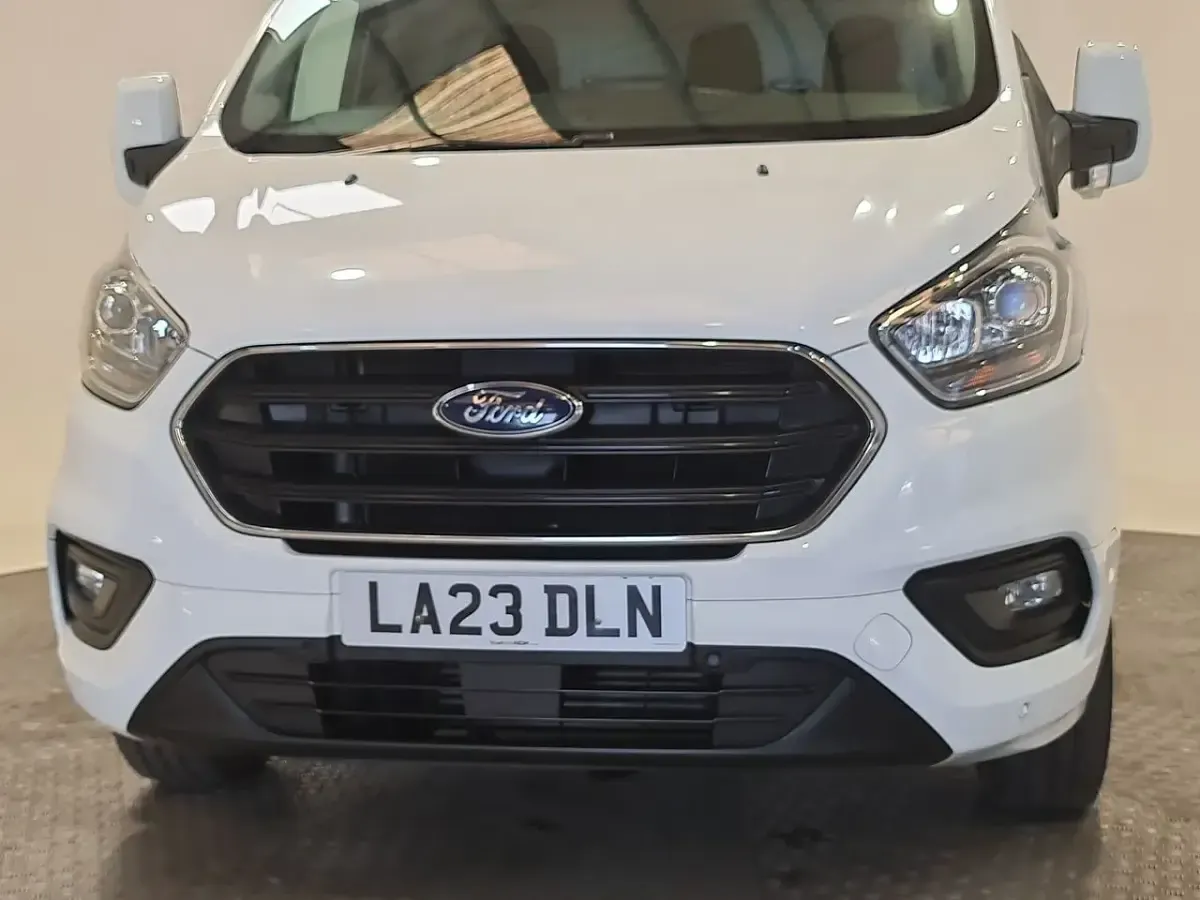 Used Ford Transit Custom Limited 130 HP (95 kW) 2023 White Van