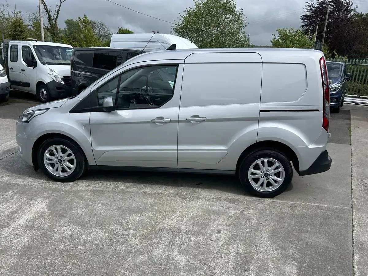 Used Ford Transit Connect Limited 100 HP (73 kW) 2024 Silver MPV