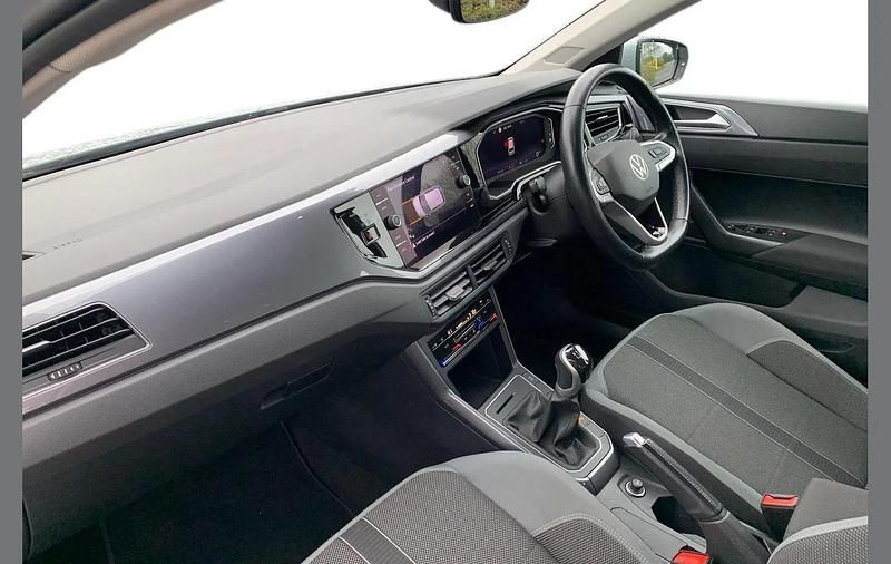 Usado VW Polo Style 95 HP (69 kW) 2023 Prateado Citadino