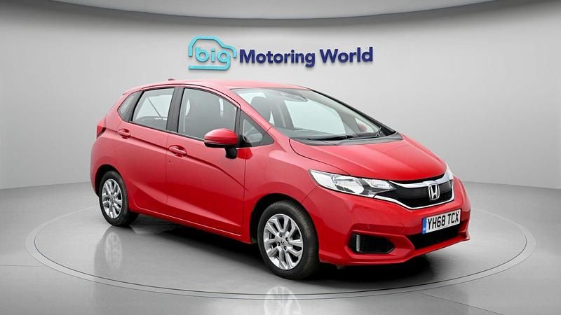 Used Honda Jazz SE 101 HP (74 kW) 2018 Red Hatchback