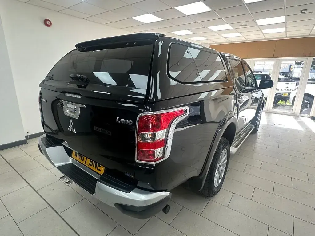 Used Mitsubishi L200 178 HP (130 kW) 2018 Black Pickup