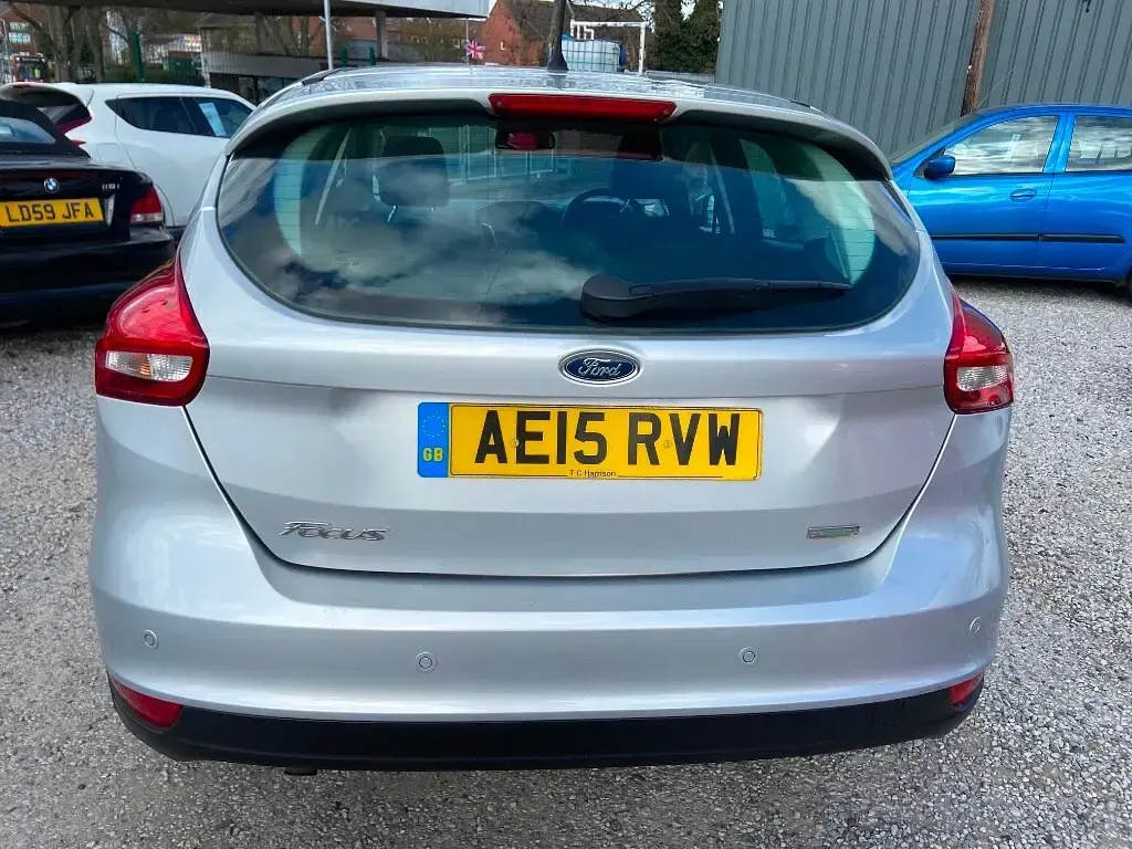Used Ford Focus Titanium 125 HP (91 kW) 2015 Silver Hatchback