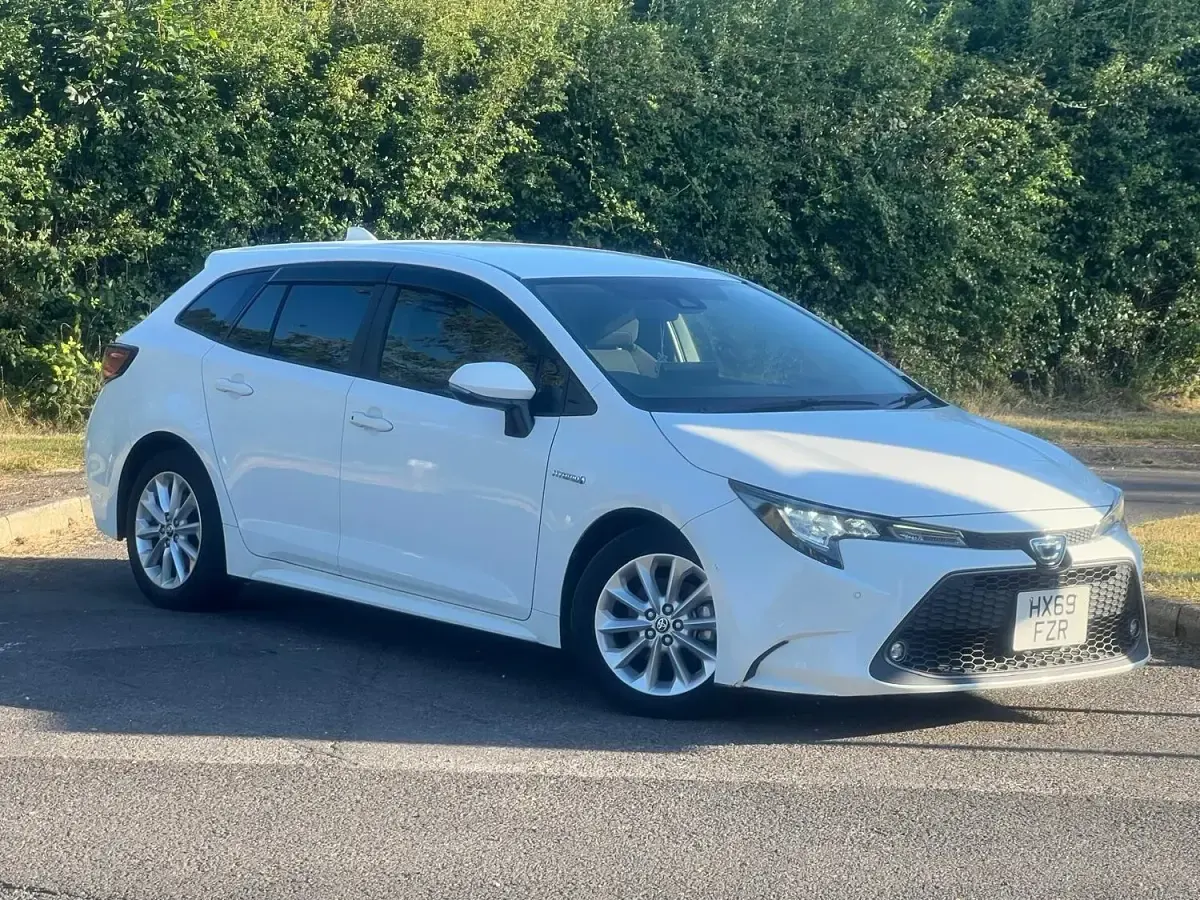 Used Toyota Corolla 140 HP (102 kW) 2025 White Estate